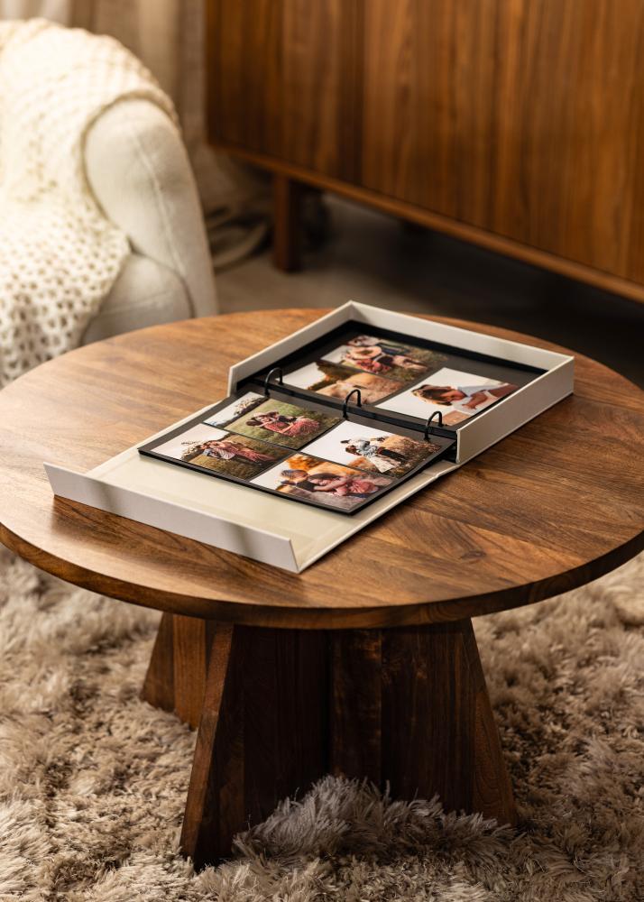 KAILA MOMENTS Creme - Coffee Table Photo Album (60 mustad lehekuljed)