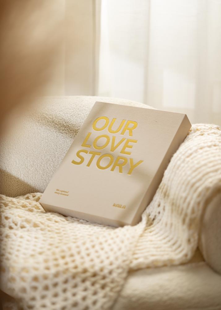 KAILA OUR LOVE STORY Creme - Coffee Table Photo Album (60 mustad lehekülge)