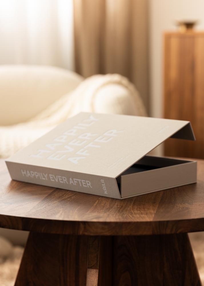 KAILA HAPPILY EVER AFTER Creme - Coffee Table Photo Album (60 mustad lehekülge)